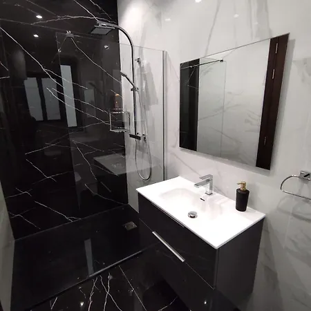 Flat 2, Close To Countryside & Beaches *