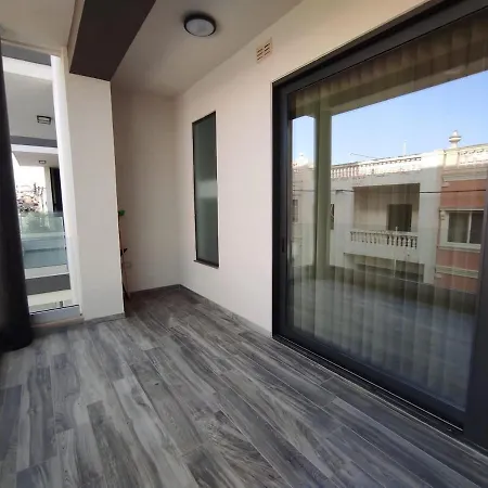 Flat 2, Close To Countryside & Beaches, Sleeps 11! 公寓