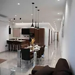 Flat 2, Close To Countryside & Beaches, Sleeps 11!