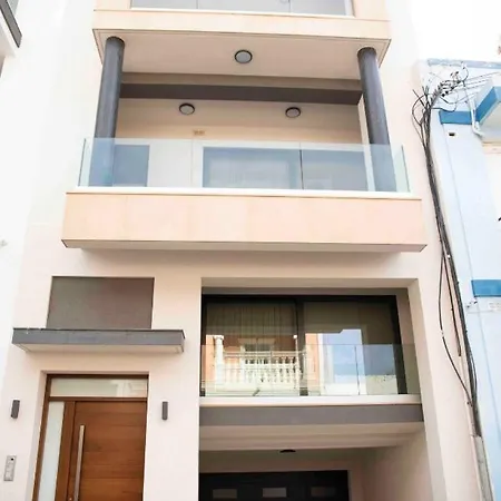 Flat 2, Large 3 Bedroom Apartment, Close To Countryside & Beaches, Sleeps 11! L-Imgarr
