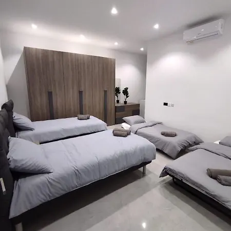 Flat 2, Large 3 Bedroom Apartment, Close To Countryside & Beaches, Sleeps 11!