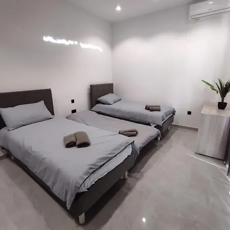 Flat 2, Large 3 Bedroom Apartment, Close To Countryside & Beaches, Sleeps 11! L-Imgarr