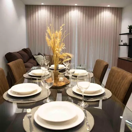 Flat 2, Large 3 Bedroom Apartment, Close To Countryside & Beaches, Sleeps 11! * L-Imgarr