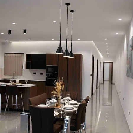 Flat 2, Large 3 Bedroom Apartment, Close To Countryside & Beaches, Sleeps 11!