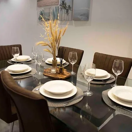 Flat 2, Large 3 Bedroom Apartment, Close To Countryside & Beaches, Sleeps 11!