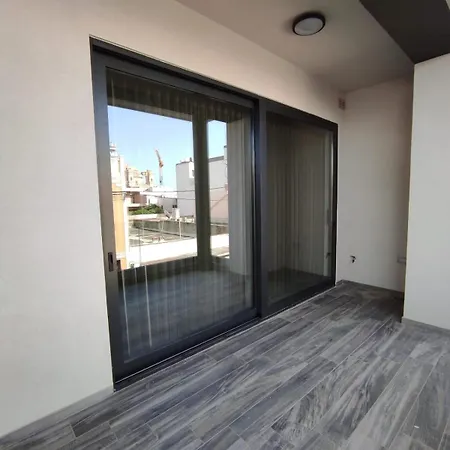 Flat 2, Large 3 Bedroom Apartment, Close To Countryside & Beaches, Sleeps 11! アパート *